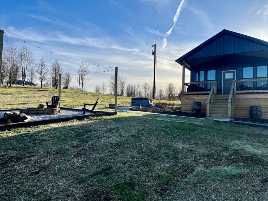 Bourbon Barrel Cottages #1 Of 5 On Kentucky Trail 劳伦斯堡 外观 照片